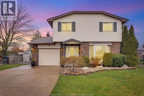 222 Donalda Crt, Tecumseh, ON, N8N3K2 | Card Image