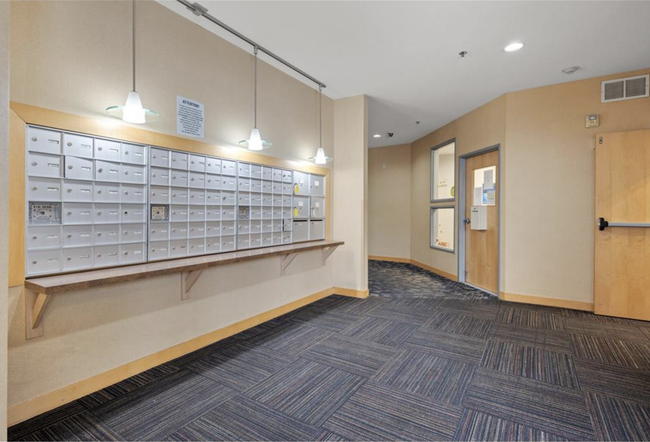 2600 University Mailboxes and Office | Image 21