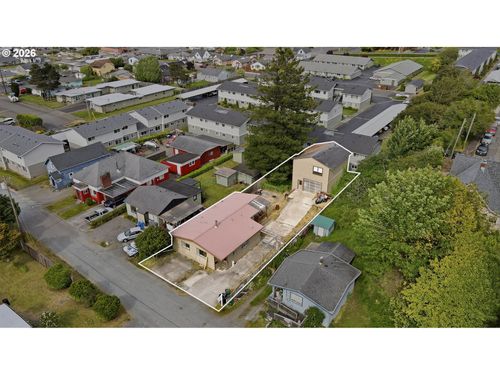 354 S 9th Ct, Coos Bay, OR, 97420-4665 | Card Image