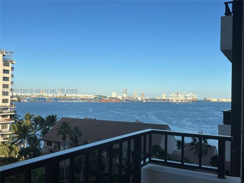a900-520 Brickell Ave, Miami, FL, 33131 | Card Image