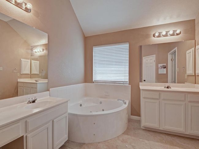 12723 Picket Rope Ln, House other with 3 bedrooms, 2 bathrooms and 4 parking in Austin TX | Image 13