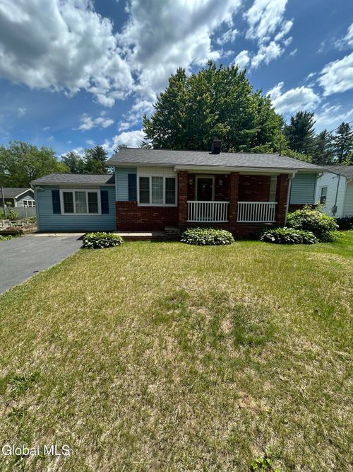 17 Pinewood Rd, Guilderland, NY, 12084-9756 | Card Image