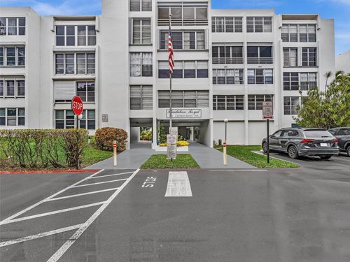 b12-6901 Cypress Rd, Plantation, FL, 33317 | Card Image