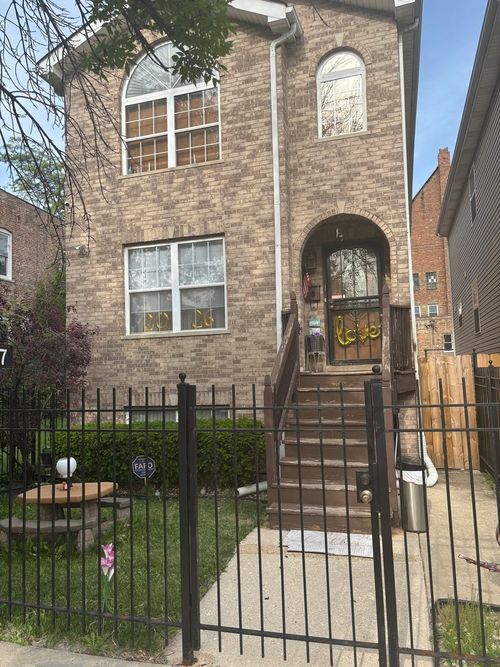 147 Whipple St, Chicago, IL, 60612-2742 | Card Image