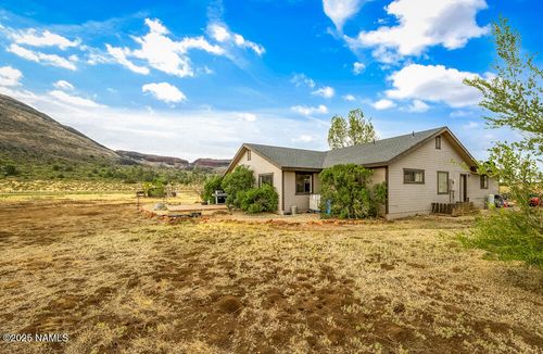 6162 Meadows Ln, Flagstaff, AZ, 86004-7494 | Card Image