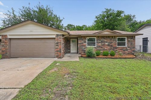 1661 S Poplar Avenue, Broken Arrow, OK, 74012 | Card Image