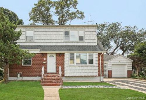 66 Elm St, Valley Stream, NY, 11580-5020 | Card Image