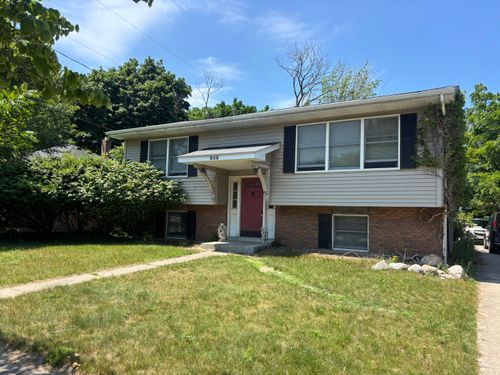 609 Hillock Ct, Grand Haven, MI, 49417-1805 | Card Image