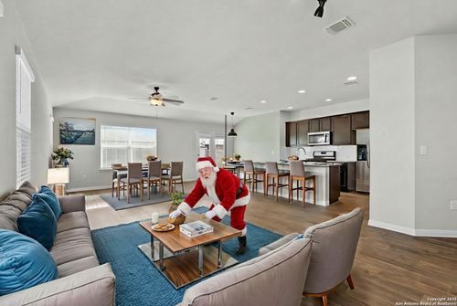 124 Harlan Dr, Hutto, TX, 78634-2219 | Card Image