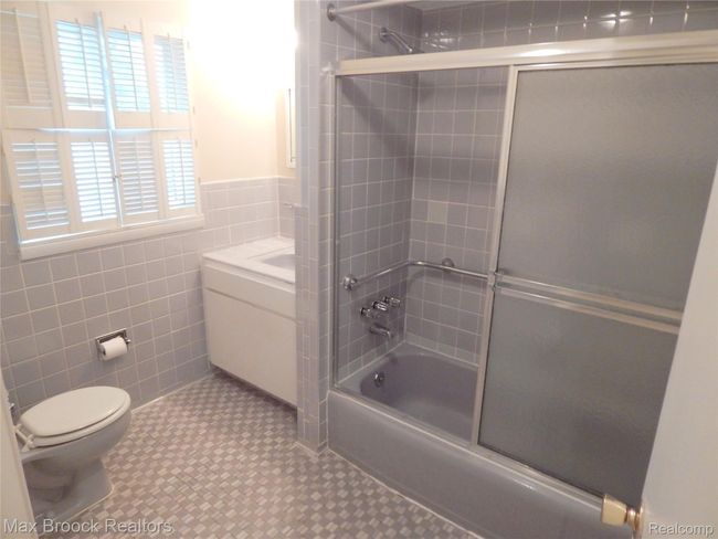 Second Floor Full Bath | Image 10
