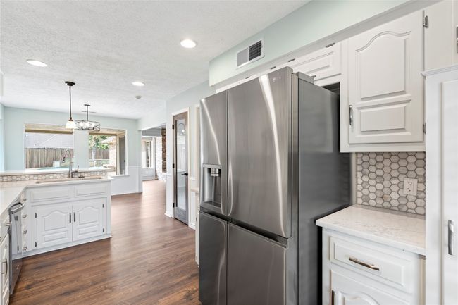 6910 Flintcove Dr, House other with 4 bedrooms, 3 bathrooms and null parking in Dallas TX | Image 13