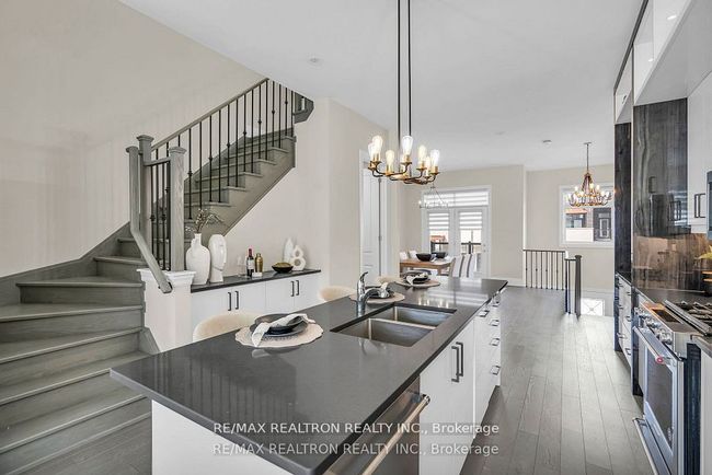 178 Golden Trail, House attached with 5 bedrooms, 4 bathrooms and 1 parking in Vaughan ON | Image 6