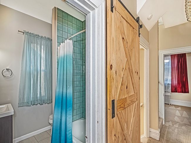 Full Bathroom - Upper Level | Image 20