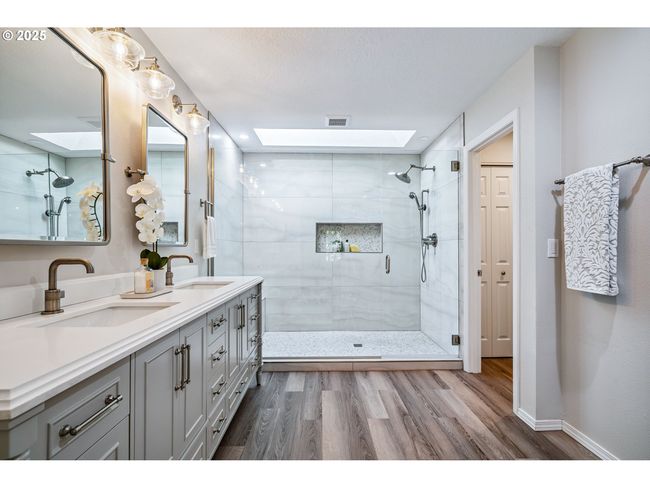 Owner's Suite Bathroom | Image 28