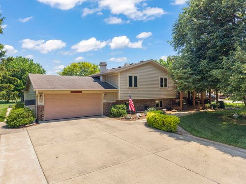 11S669 Schillinger Dr, Naperville, IL, 60564-5759 | Card Image