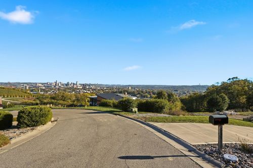 534 Scenic Dr, Park Hills, KY, 41011-2838 | Card Image