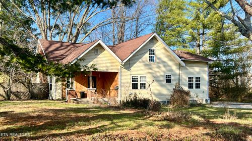 426 Rosedale Ave, Jamestown, TN, 38556-4216 | Card Image