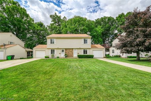 2292 Echo Valley Dr, Stow, OH, 44224-2706 | Card Image