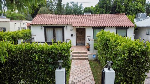 11101 Blix St, North Hollywood, CA, 91602-1401 | Card Image
