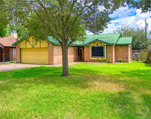 3122 Edgewood Dr, Dickinson, TX, 77539-5320 | Card Image
