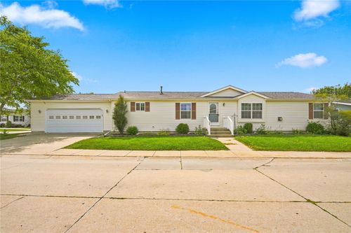 268 Paddock Cir, Iowa City, IA, 52240-7213 | Card Image