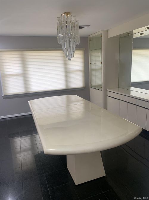 220 Jackson Pl, Hewlett, NY, 11557-1810 | Card Image