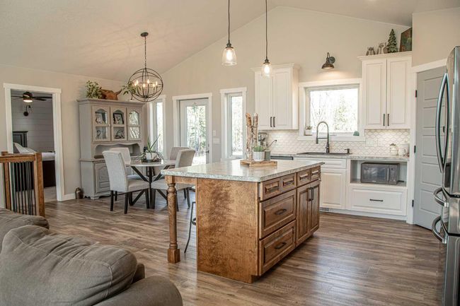 19125 Township Road 1104, House other with 5 bedrooms, 3 bathrooms and 10 parking in High Level AB | Image 16