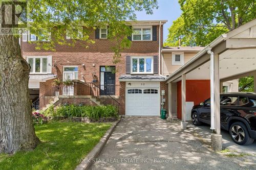 32 Lansing Square, Brampton (Heart Lake West), ON, L6Z1E6 | Card Image