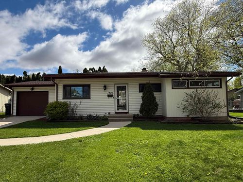 1426 Tamarack Ln, Janesville, WI, 53545-1257 | Card Image
