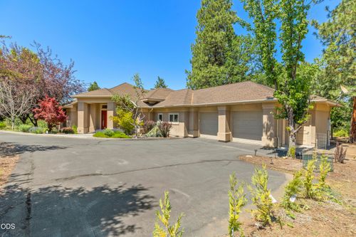 6749 Coopers Hawk Road, Klamath Falls, OR, 97601 | Card Image