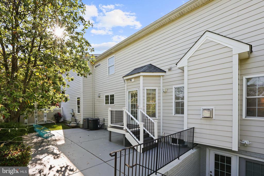 Residential in FALLS CHURCH