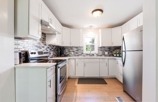 33967 Saintsbury Line, House other with 2 bedrooms, 2 bathrooms and 5 parking in Lucan Biddulph ON | Image 9