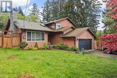 2325 Strathcona Cres, House other with 4 bedrooms, 3 bathrooms and 3 parking in Comox BC | Image 1