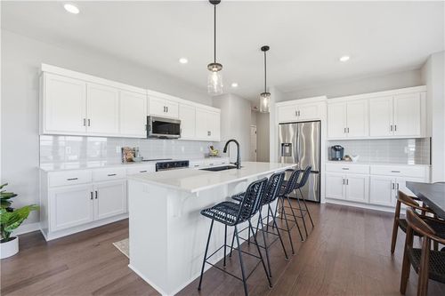 11115 N Glenwood Ave, Kansas City, MO, 64157-8074 | Card Image