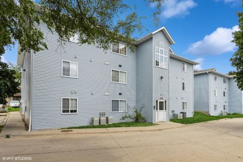 11a-930 Boston Way, Coralville, IA, 52241-3134 | Card Image