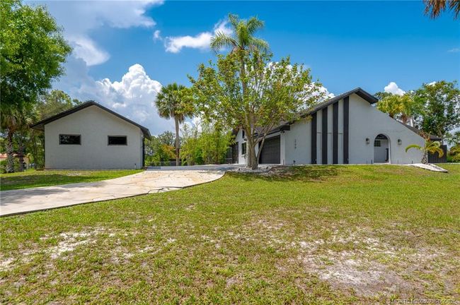 2196 Sw Ranch Trl, House other with 2 bedrooms, 2 bathrooms and 2 parking in Stuart FL | Image 32