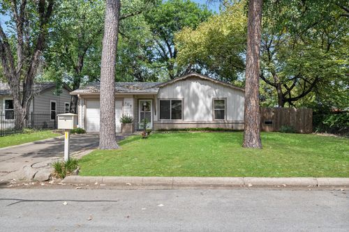 305 Dee Ln, Arlington, TX, 76011-4705 | Card Image
