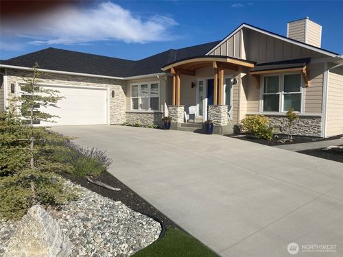 132 Ridgeview Dr, Chelan, WA, 98816-8040 | Card Image