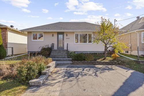 1902 Rosebella Ave, Gloucester, ON, K1T1G7 | Card Image