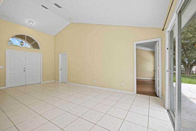 562 Sw Badger Ter, House other with 3 bedrooms, 2 bathrooms and null parking in Port St. Lucie FL | Image 19