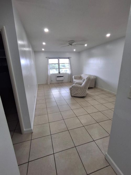 303-1250 E Sample Rd, Pompano Beach, FL, 33064-6288 | Card Image