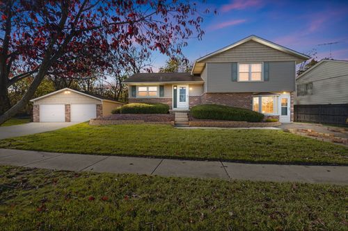 18208 Fountainbleau Dr, Hazel Crest, IL, 60429-2232 | Card Image