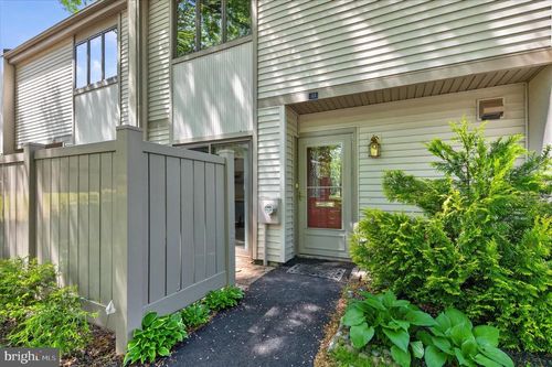 15 Twin Brooks Dr, WILLOW GROVE, PA, 19090-3903 | Card Image