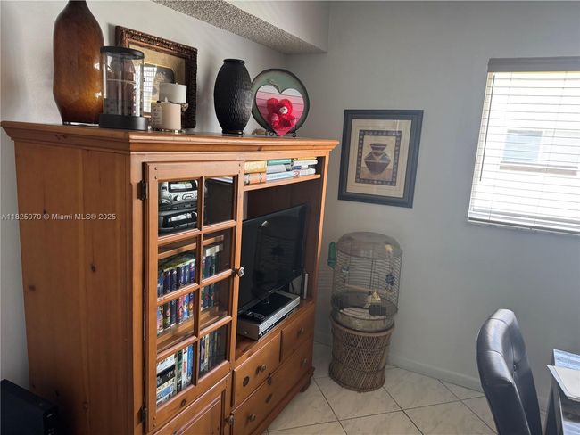 APT-201 - 950 Sw 104 Th Ct, Townhouse with 2 bedrooms, 3 bathrooms and null parking in Miami FL | Image 9