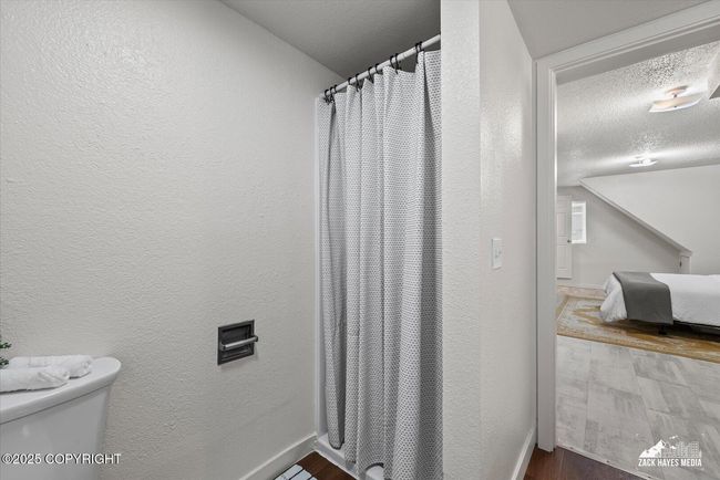 Downstairs bath | Image 19