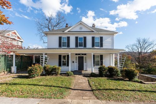 476 Walnut Ave, WAYNESBORO, VA, 22980-4718 | Card Image