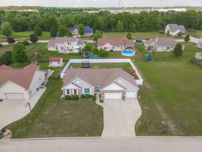 1619 W Meadowlark Dr, Home with 3 bedrooms, 3 bathrooms and null parking in Pontiac IL | Image 5