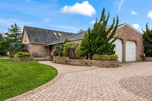 127 Church Rd, Great River, NY, 11739-3002 | Card Image