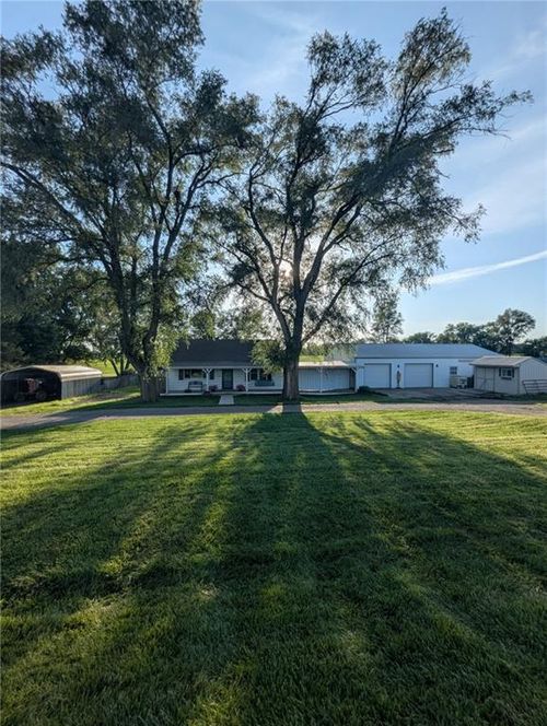 23151 207th St, Tonganoxie, KS, 66086-4146 | Card Image