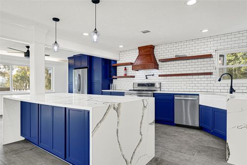 404 S Burnett Dr, Baytown, TX, 77520-1527 | Card Image